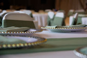 Elegant-table-setting-with-green-napkins