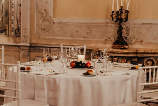 white-tablecloth-settings