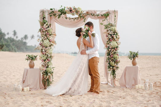 summer-wedding-arch