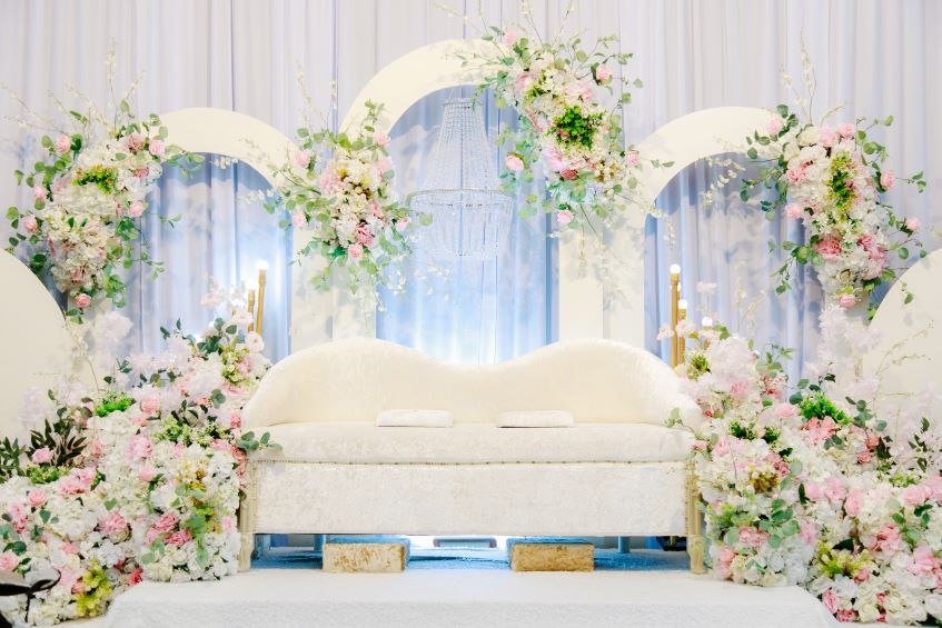 Beautifully-decorated-wedding-stage
