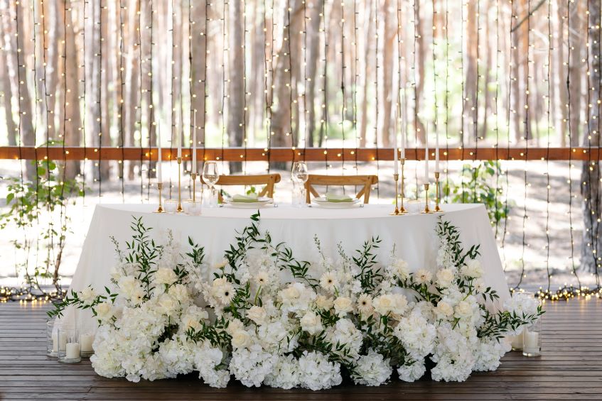beautifully-decorated-sweetheart-table