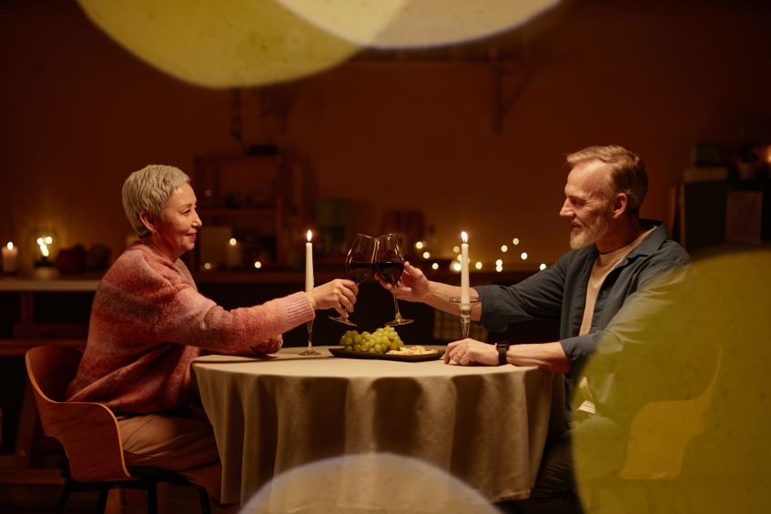  romantic-candlelight-dinner