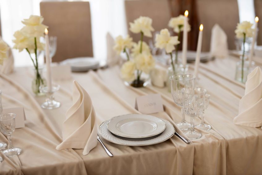 decorated-festive-table-setup