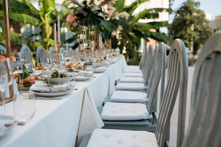 Overlay Size Chart for Round and Rectangular Tables CV Linens™