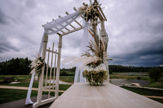 outdoor-wedding-arch