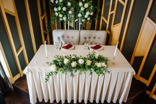 elegant-dining-table