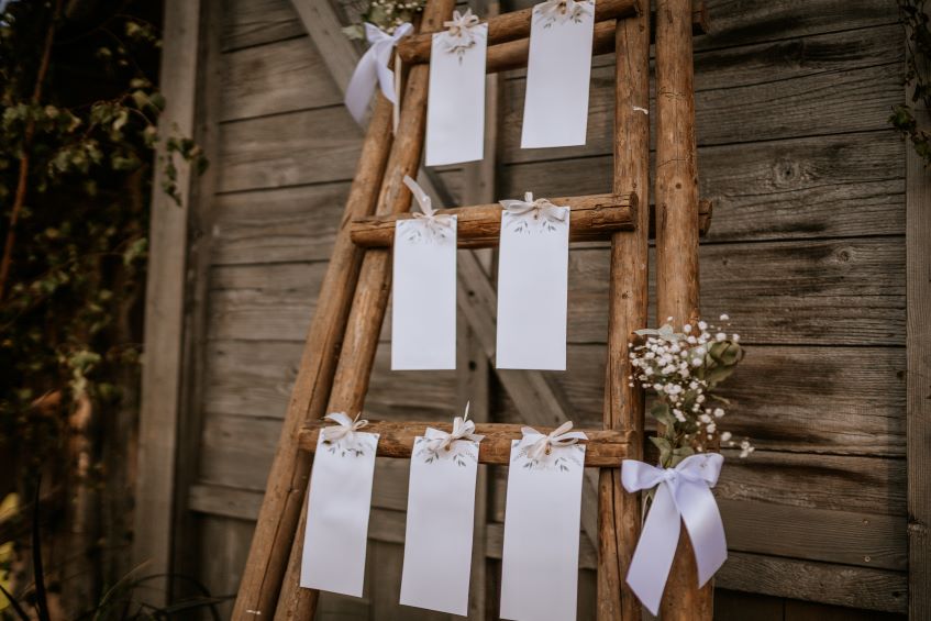 rustic-wooden-ladder-wedding-seating-chart 