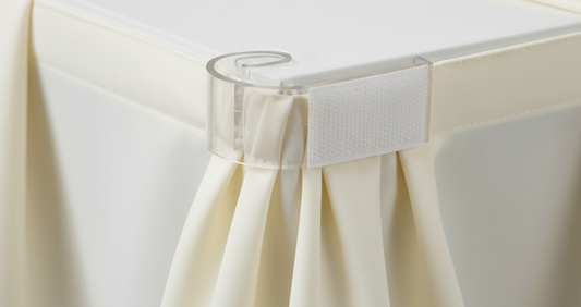 table-clip-on-white-tablecloth