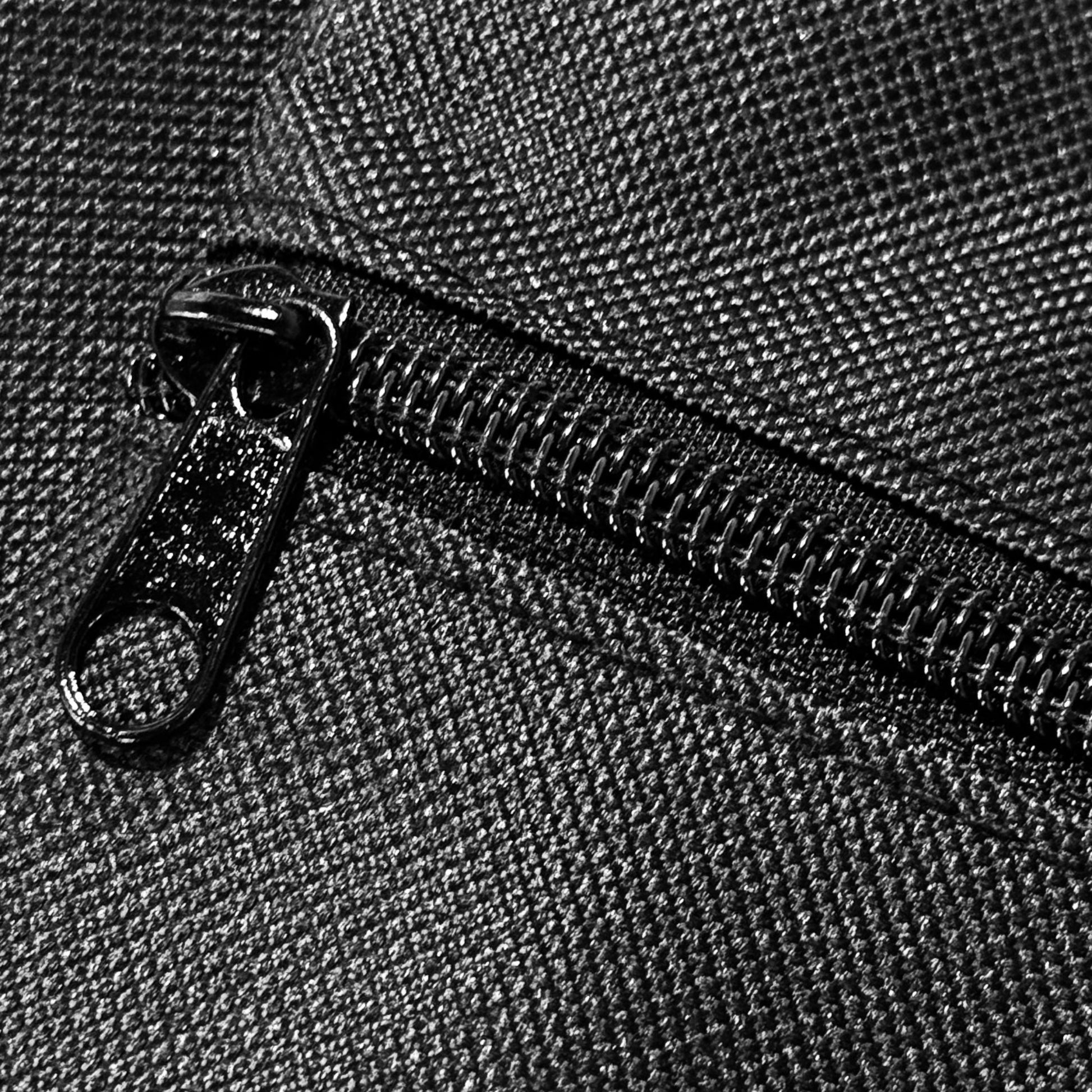 2 pc dual pocket sandbag weights-zipper close up