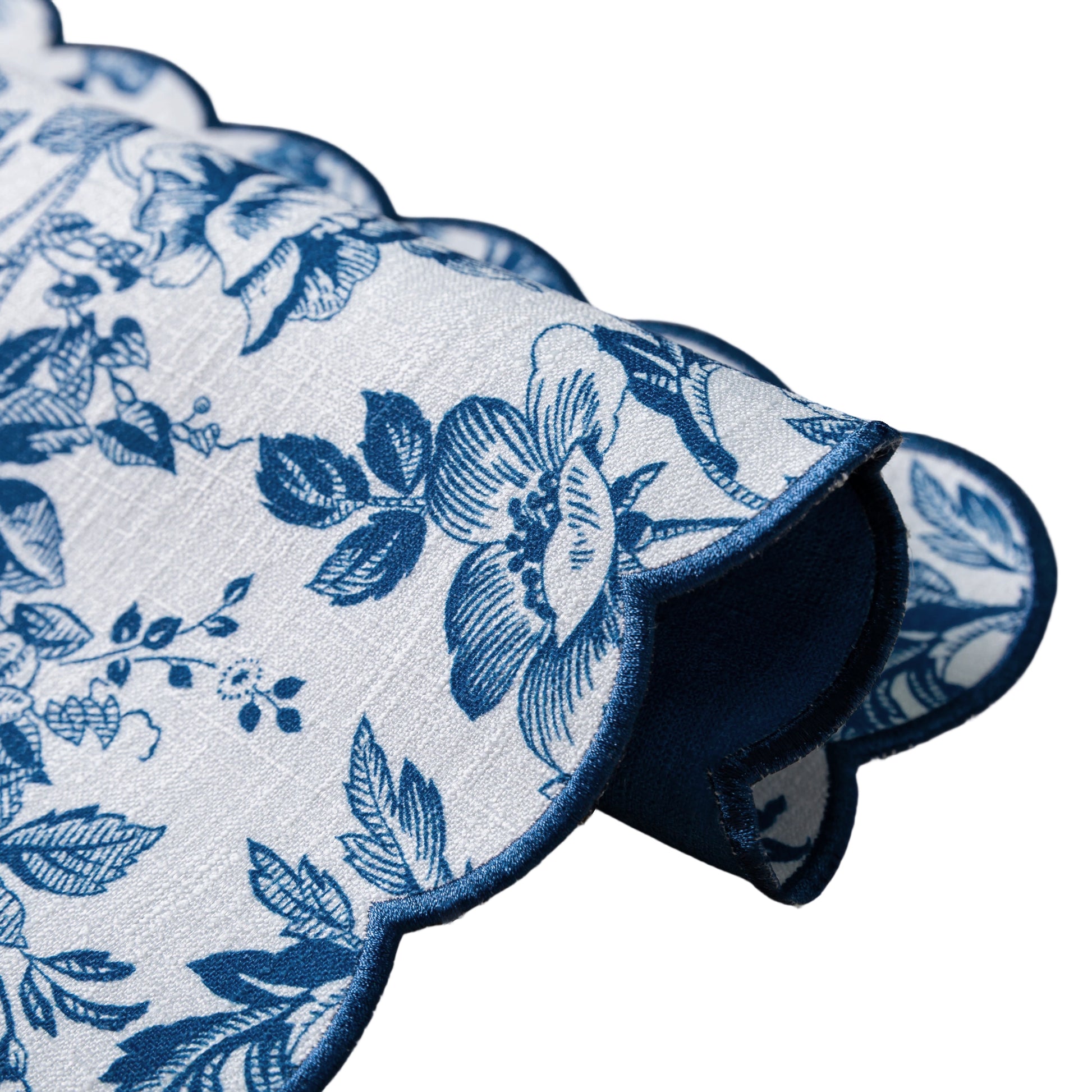 2 pcs/set French Toile Scalloped Edge Placemats Blue bunched