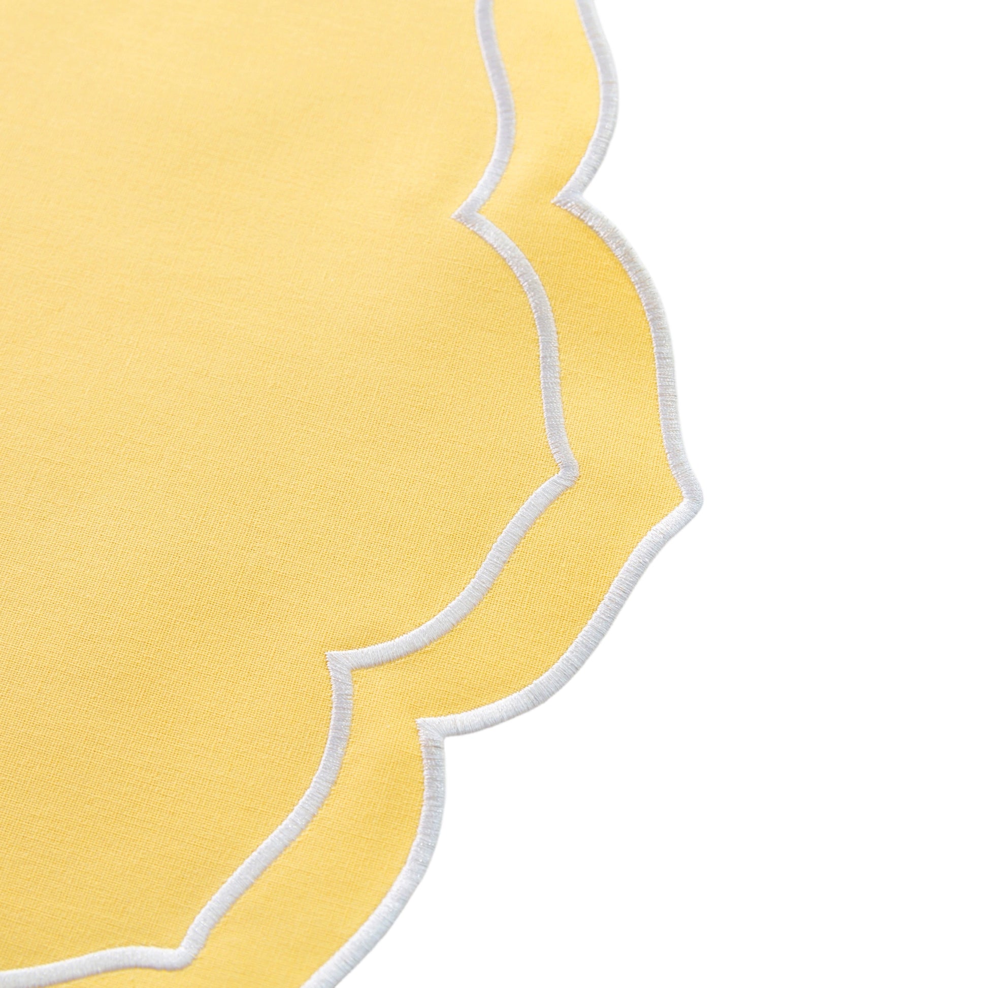 4pc/set Petal Elegance Placemats Pastel Yellow/White Trim edge close up