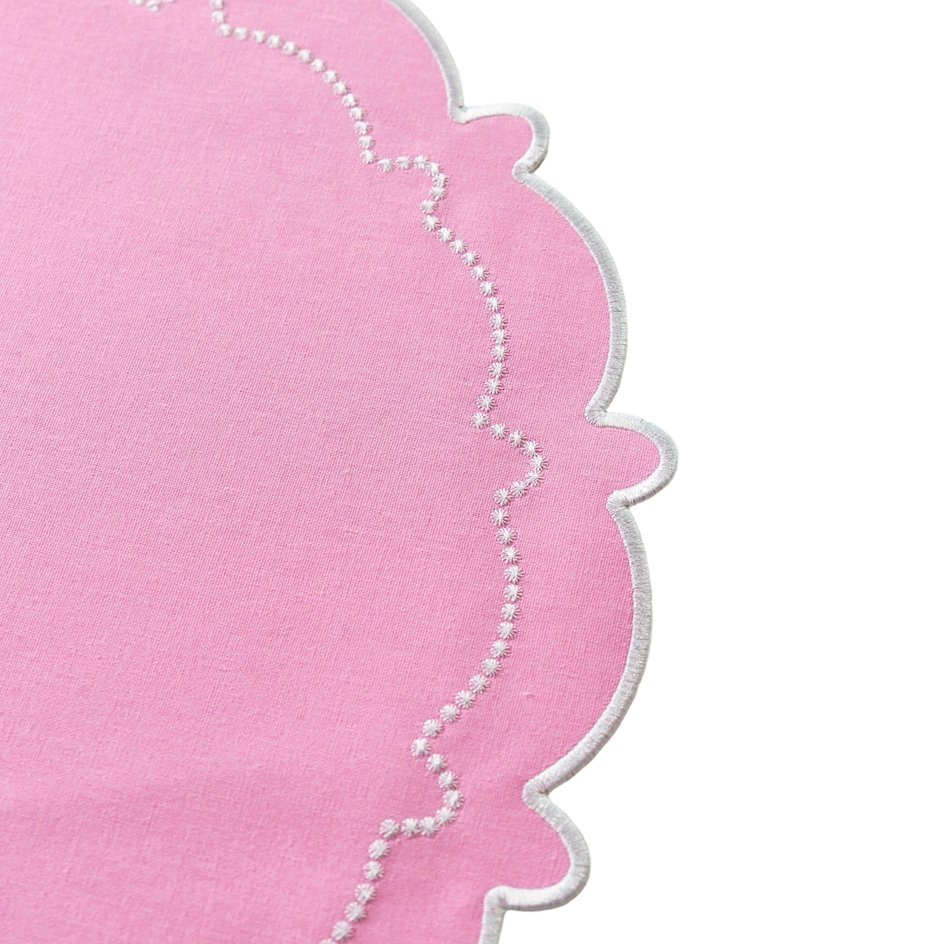 4pc/set Signature Scallop Placemats Pink/White Trim edge details close up