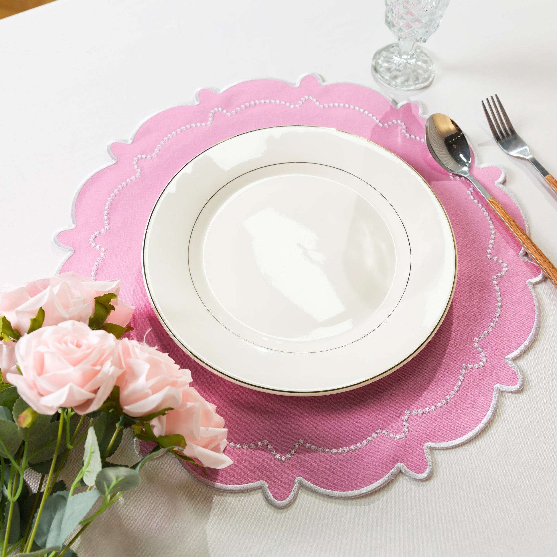 4pc/set Signature Scallop Placemats Pink/White Trim white dinner plate, pink roses, and silverware