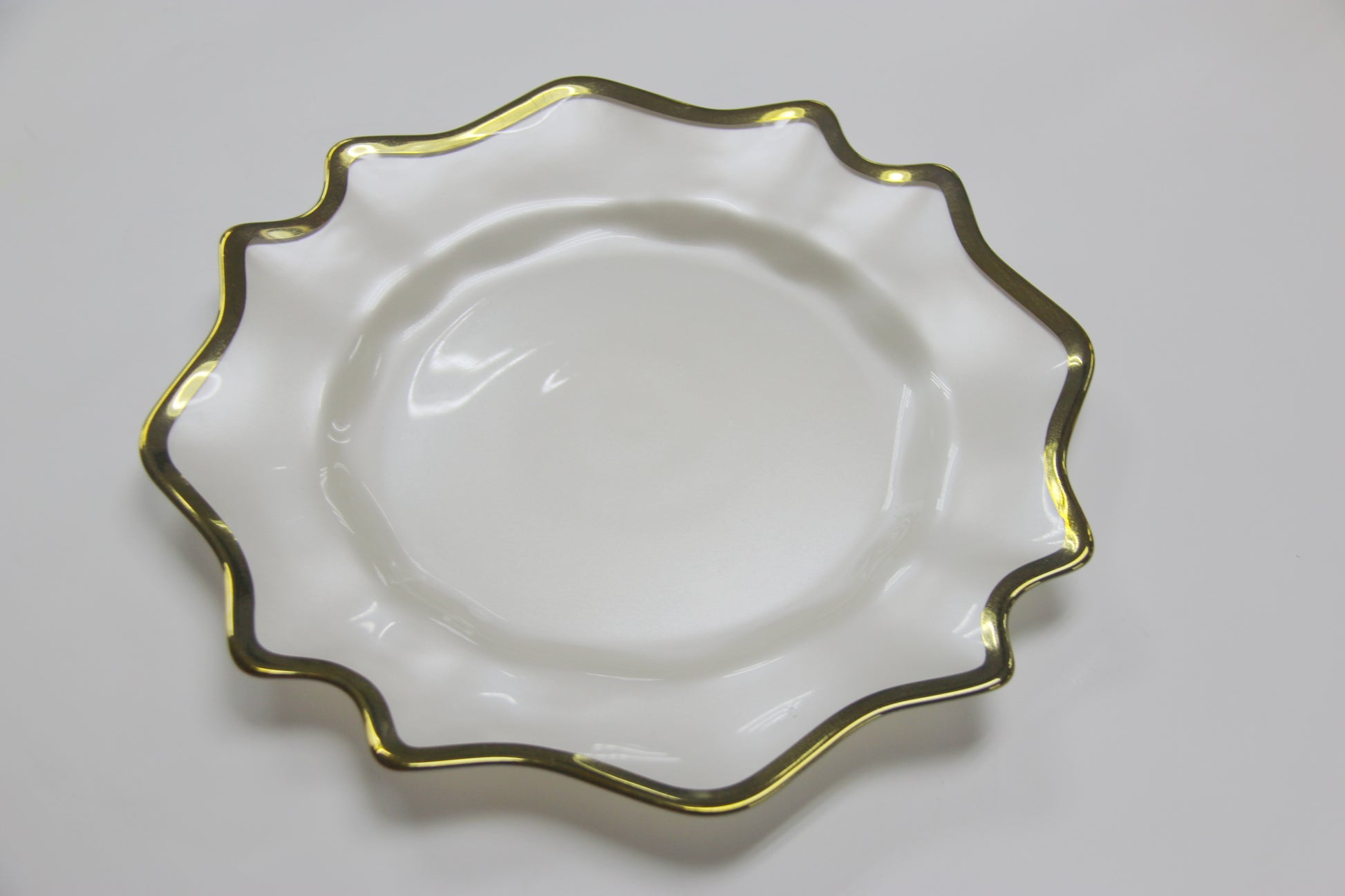 4 pc/set Lotus Scalloped Glass 13" Charger Plate - White Gold-Trimmed
