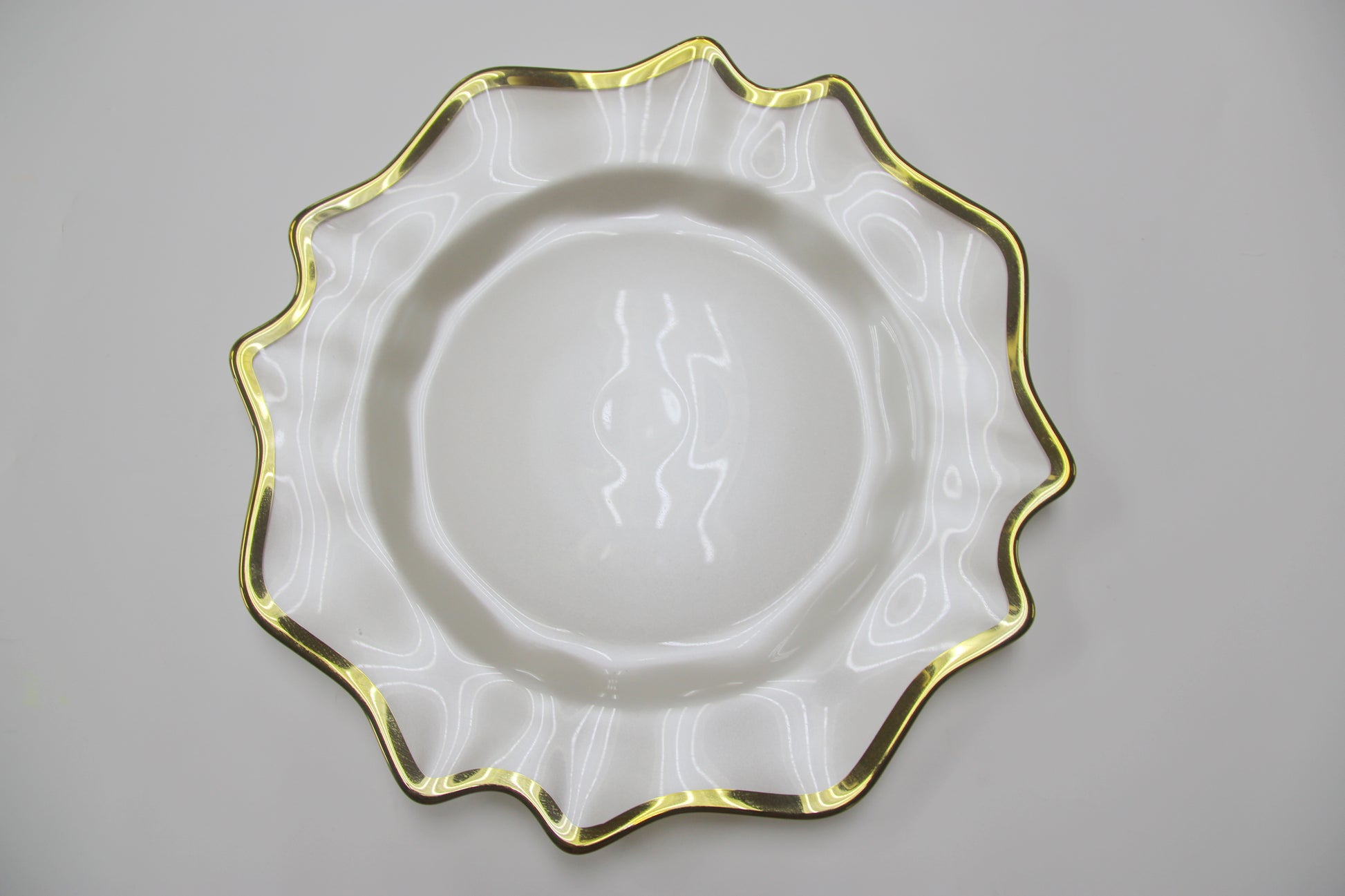 4 pc/set Lotus Scalloped Glass 13" Charger Plate - White Gold-Trimmed