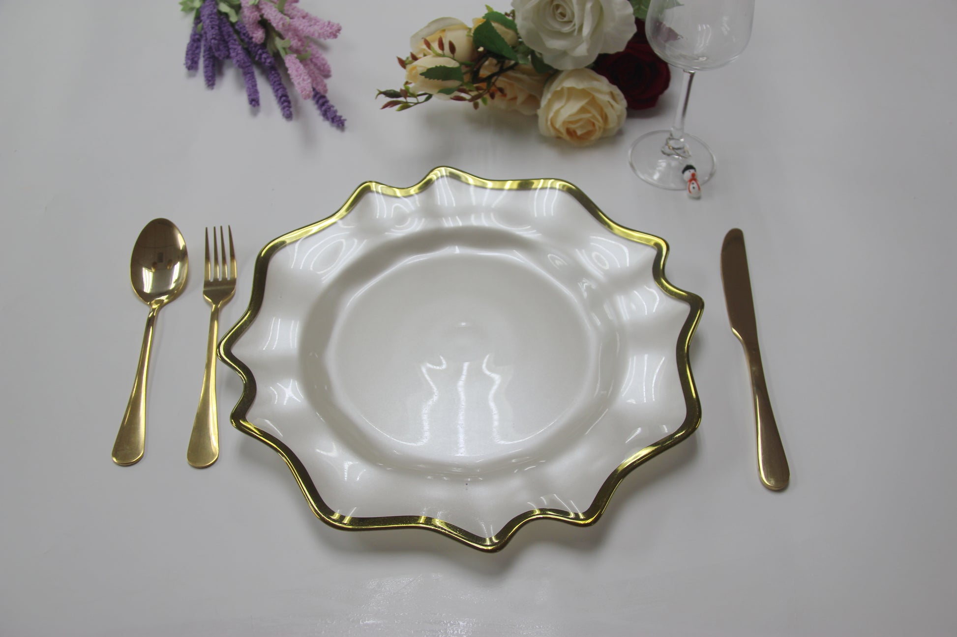 4 pc/set Lotus Scalloped Glass 13" Charger Plate - White Gold-Trimmed