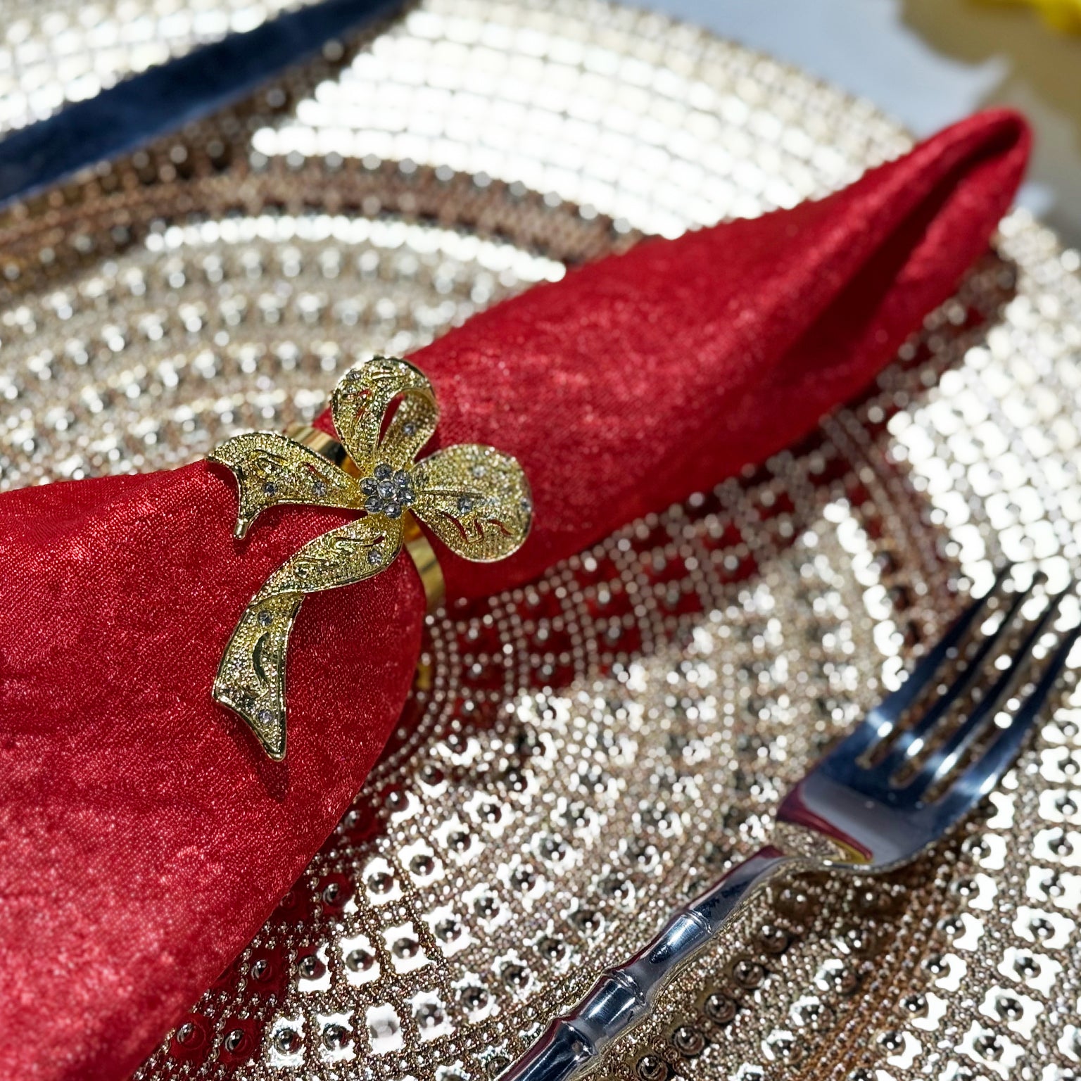 5 pcs/pk Crinkle Shimmer Napkin 20"x20" Red close up