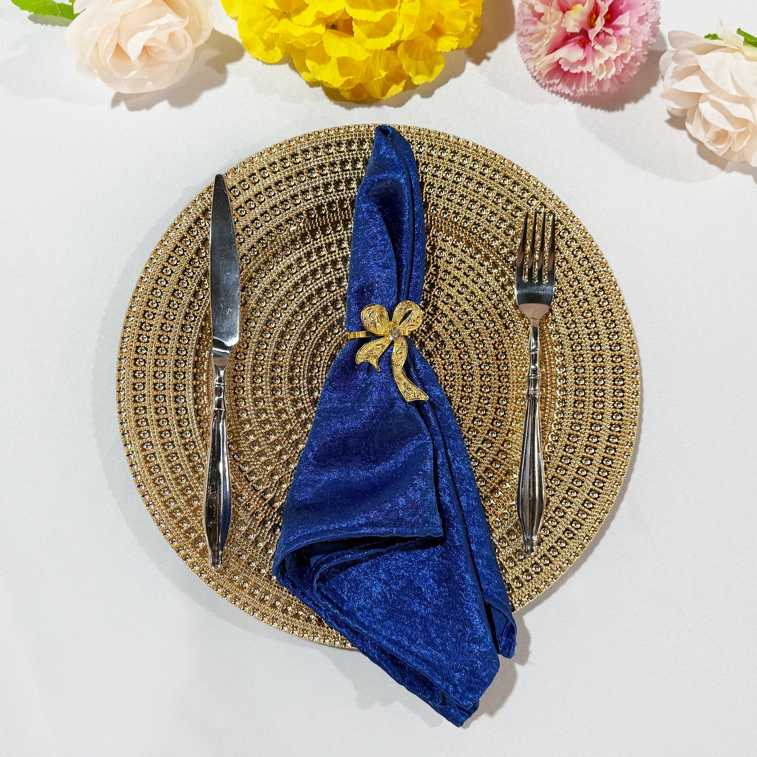 5 pcs/pk Crinkle Shimmer Napkin 20"x20" Royal Blue folded with gold bow napkin ring, gold charger plate and silverware