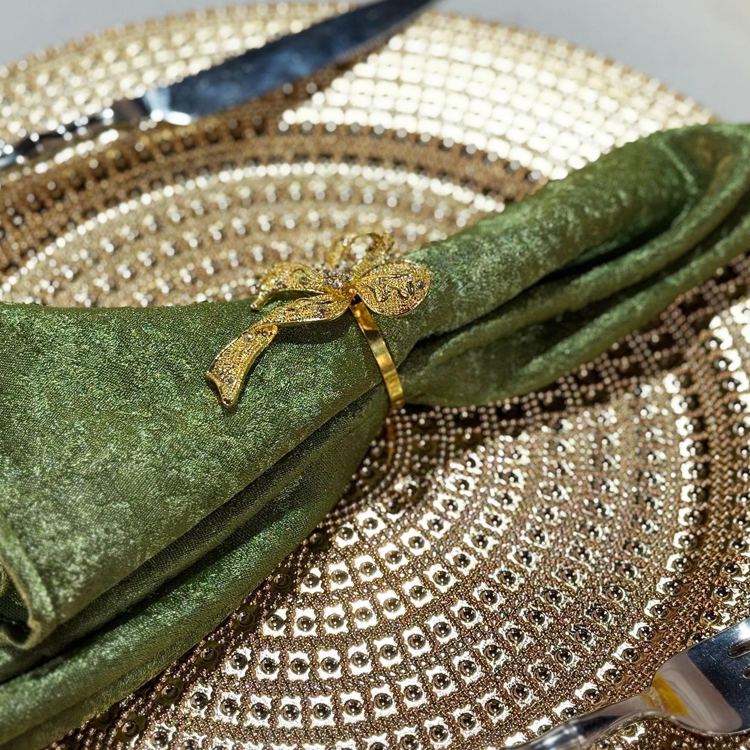 5 pcs/pk Crinkle Shimmer Napkin 20"x20" Willow Green close up