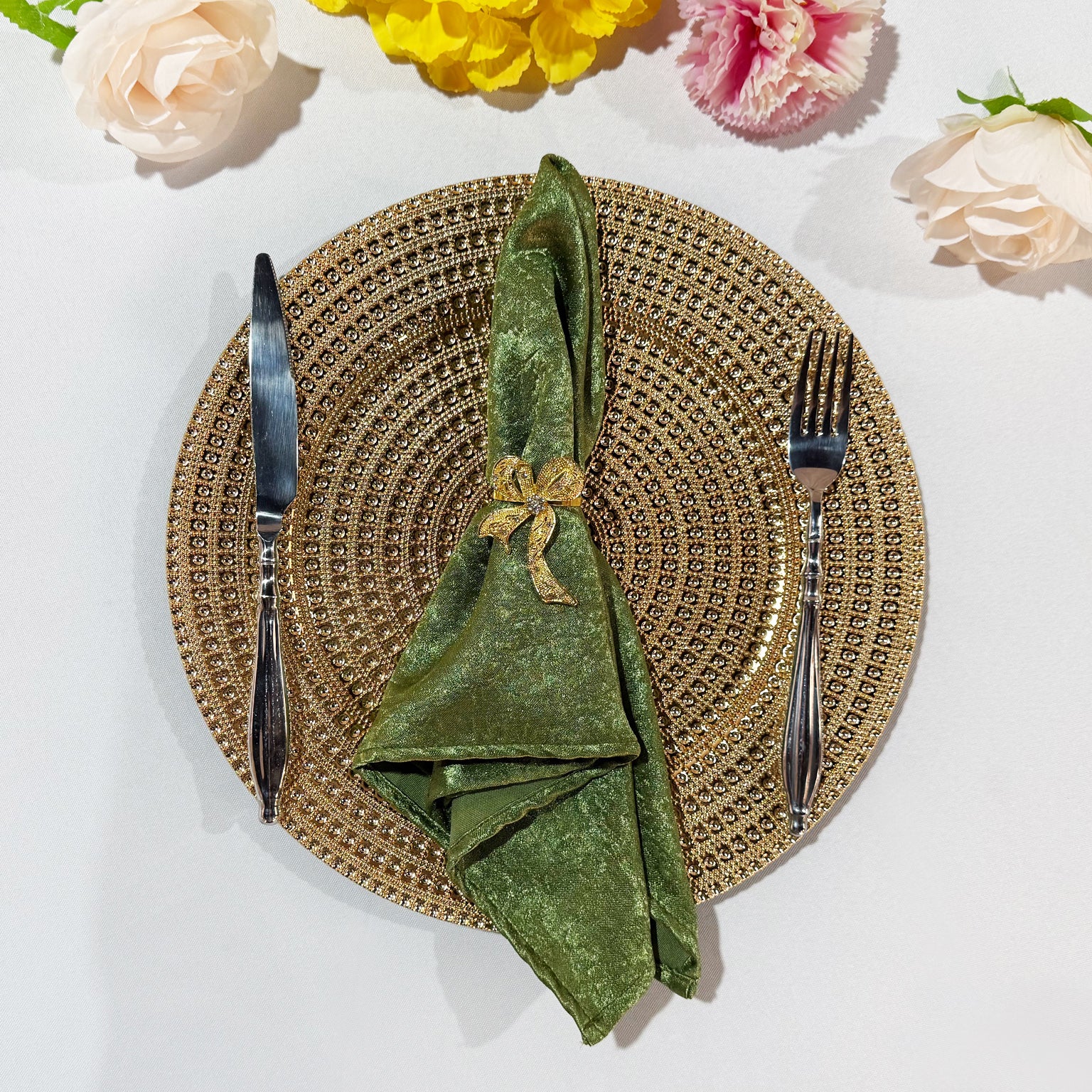5 pcs/pk Crinkle Shimmer Napkin 20"x20" Willow Green with a gold bow napkin ring on a gold charger plate and silverware