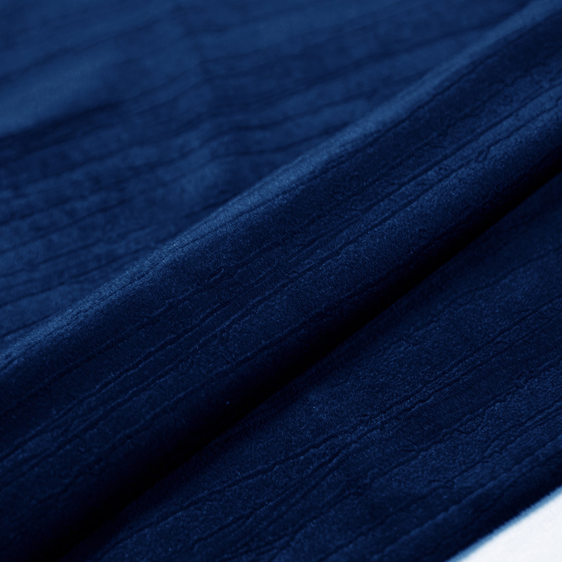 Crinkle Velvet 20"x20" Linen Napkin Navy Blue close up