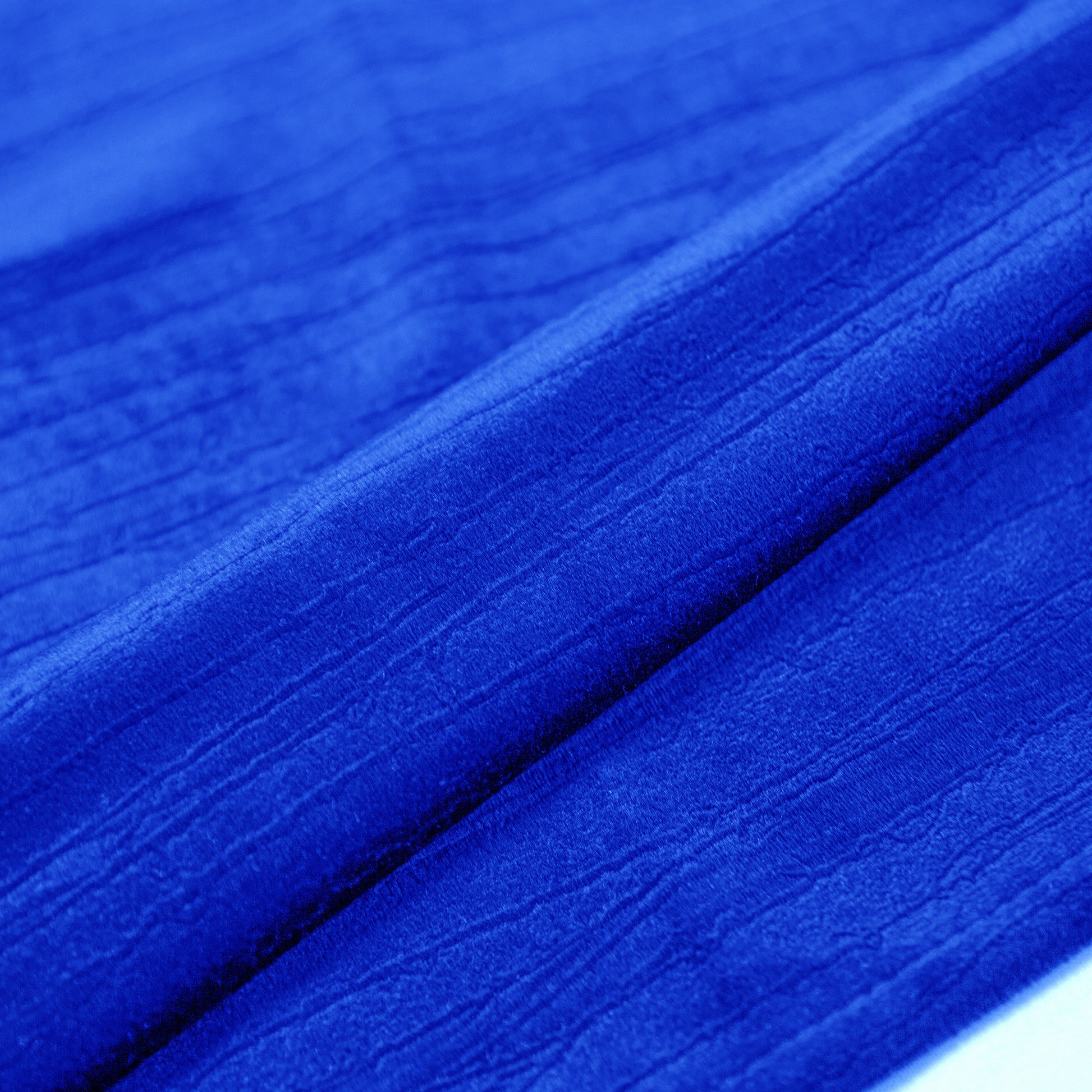 5 pcs/pk Crinkle Velvet 20"x20" Linen Napkin Royal Blue close up