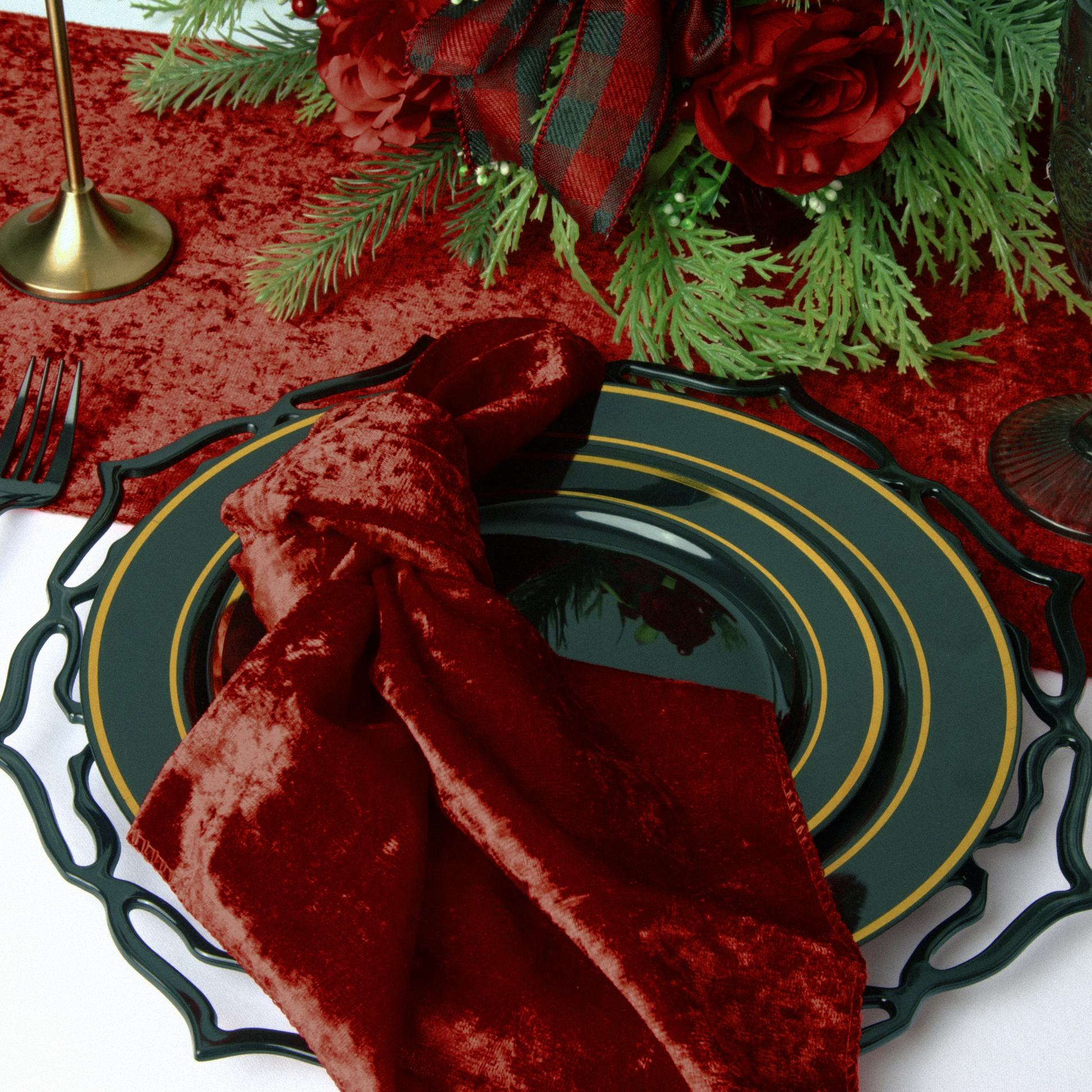 Velvet apple red table runner pared with the apple red velvet napkin green charger and christmas centerpiece