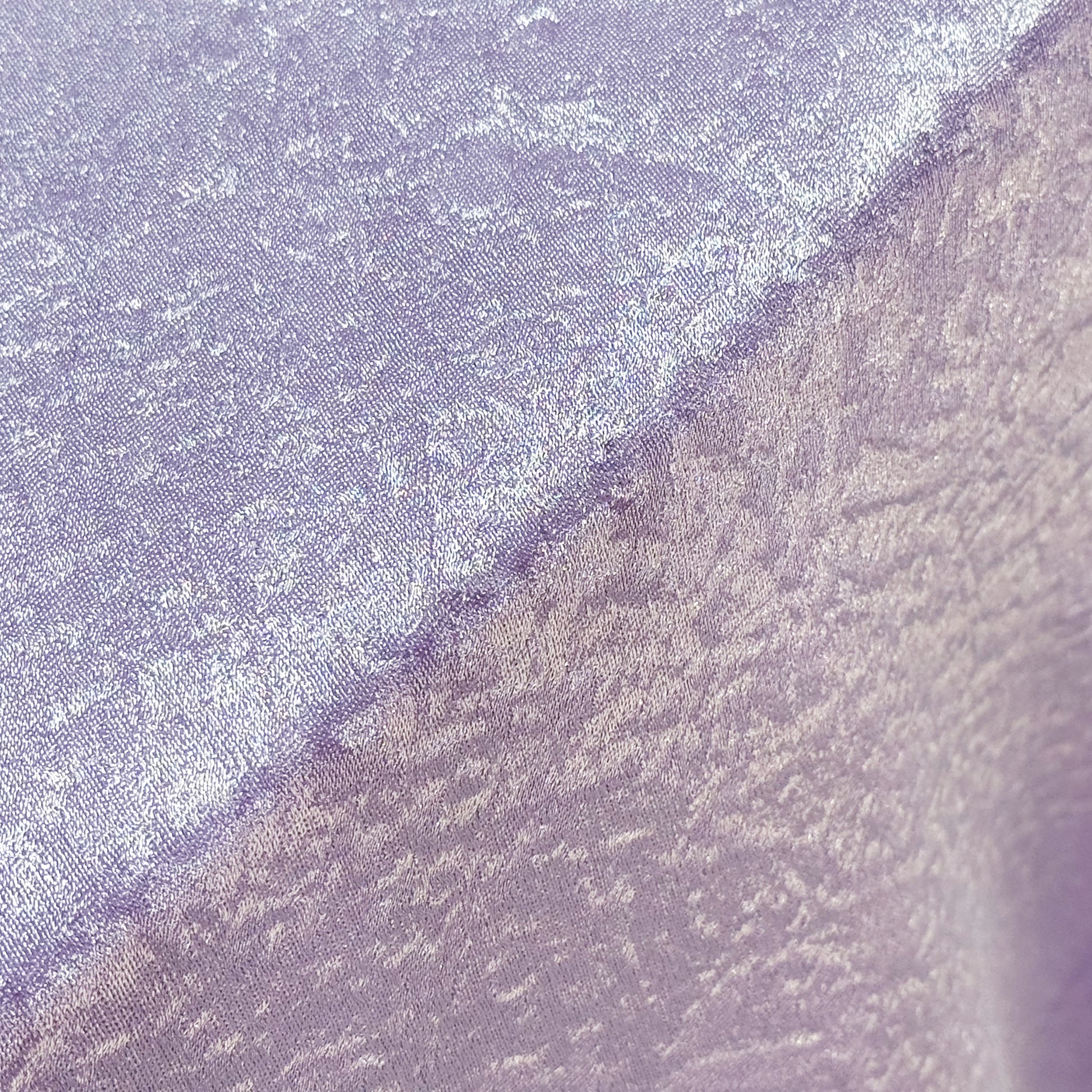 Crinkle Shimmer 132" Round Tablecloth Lavender edge close up