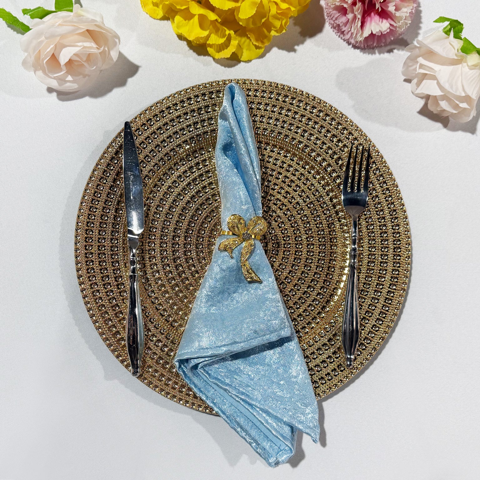 5 pcs/pk Crinkle Shimmer Napkin 20"x20" Baby Blue folded with bow gold napkin ring and gold charger plate
