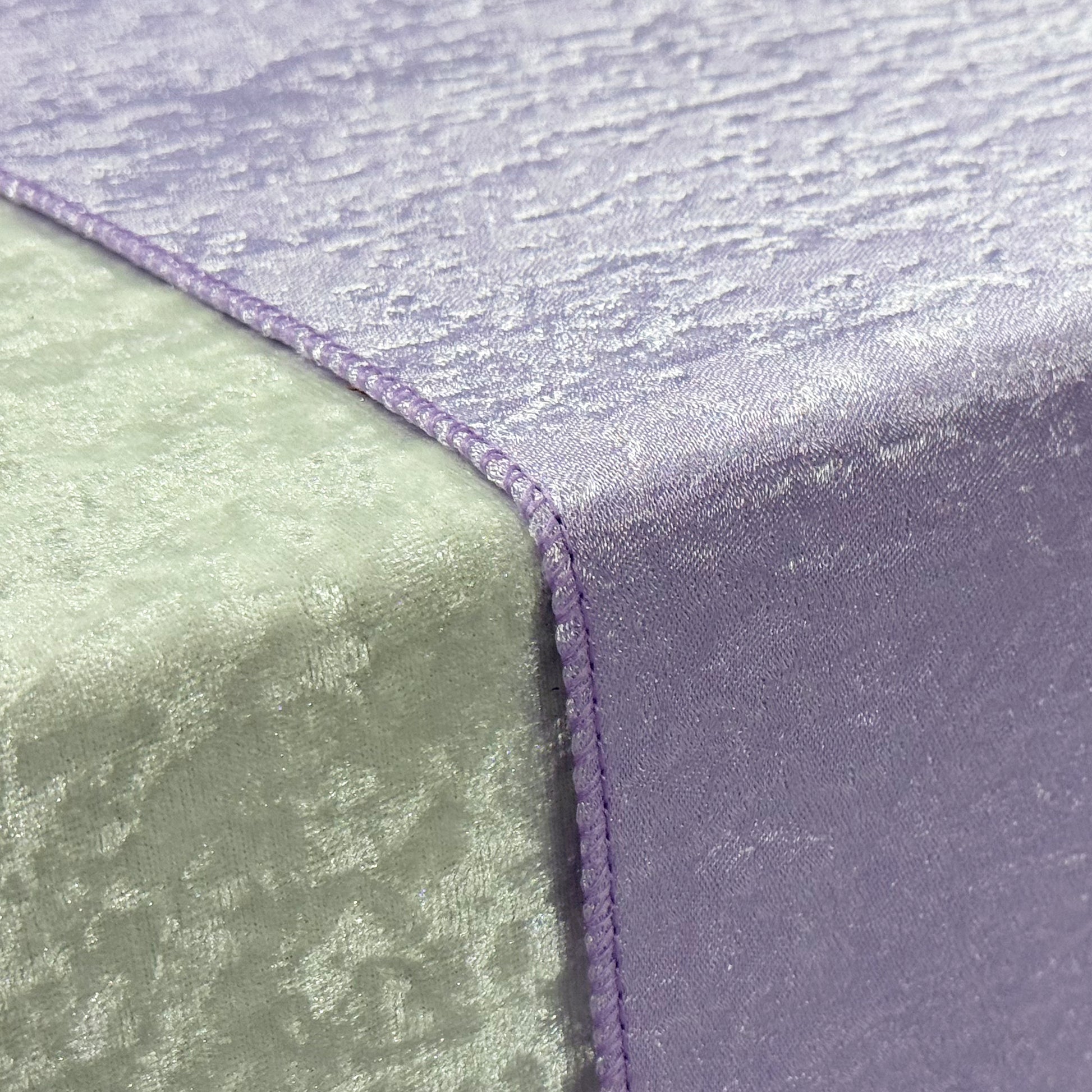 Crinkle Shimmer Table Runner Lavender edge close up