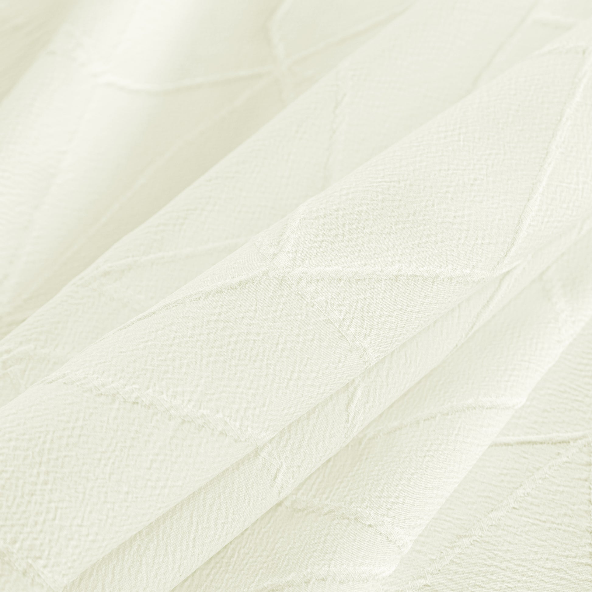Embossed Geometric Jacquard 90"x156" Rectangle Tablecloth Ivory fabric close up