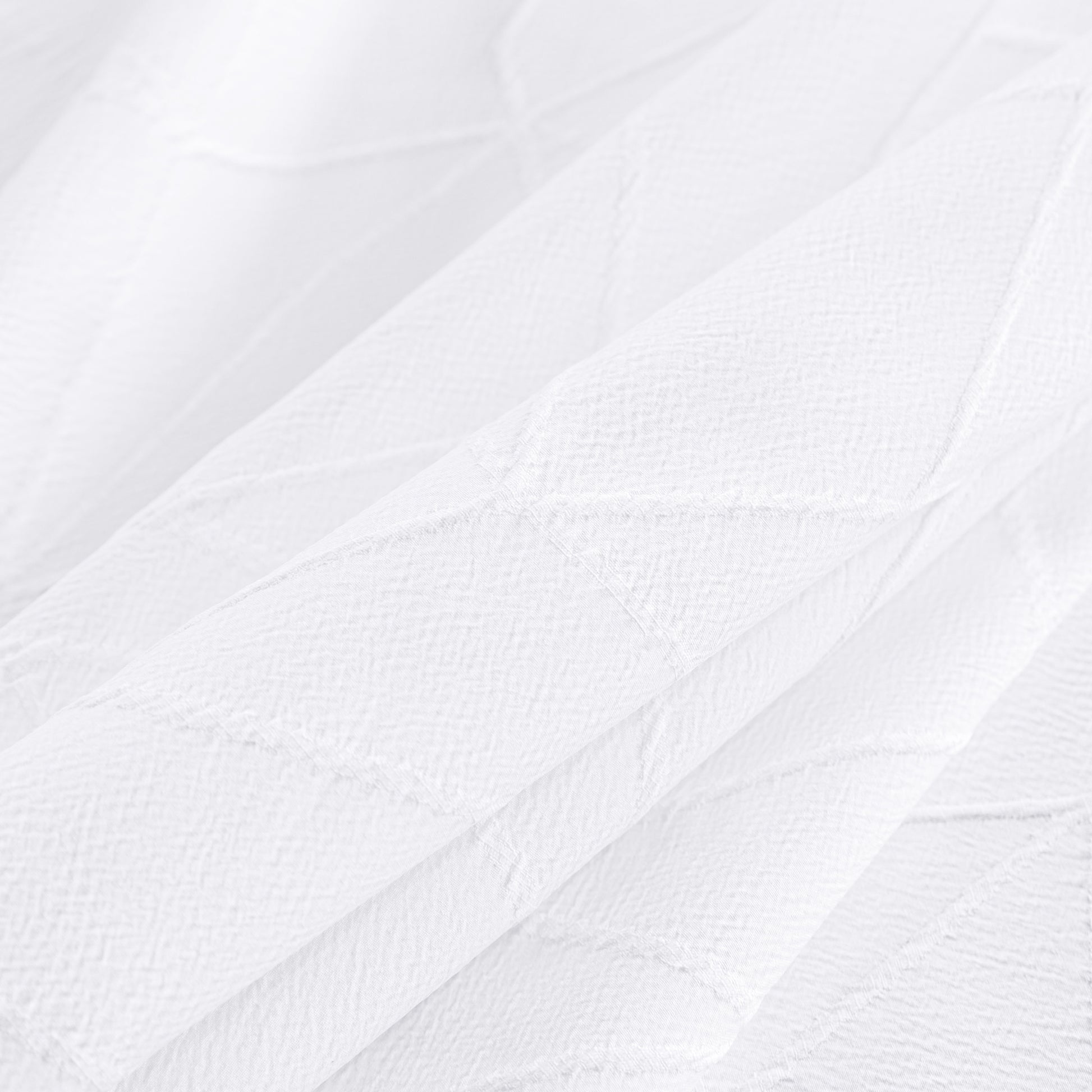 Embossed Geometric Jacquard 90"x156" Rectangle Tablecloth White fabric close up