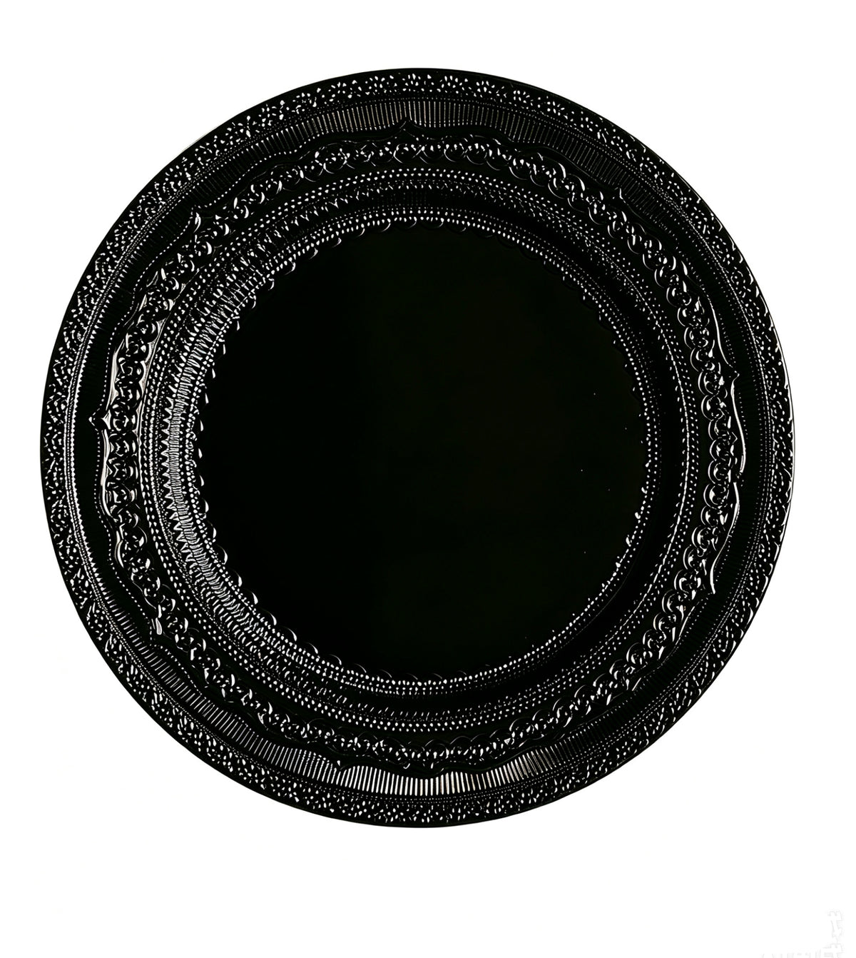Black lace-embossed acrylic charger plate with ornate edge detailing, ideal for wedding reception tables.