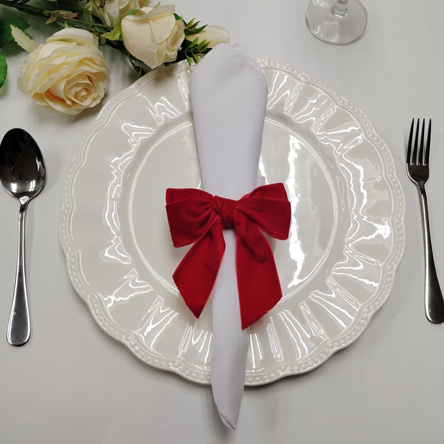 Velvet Bow-Tie Napkin Ring - Red