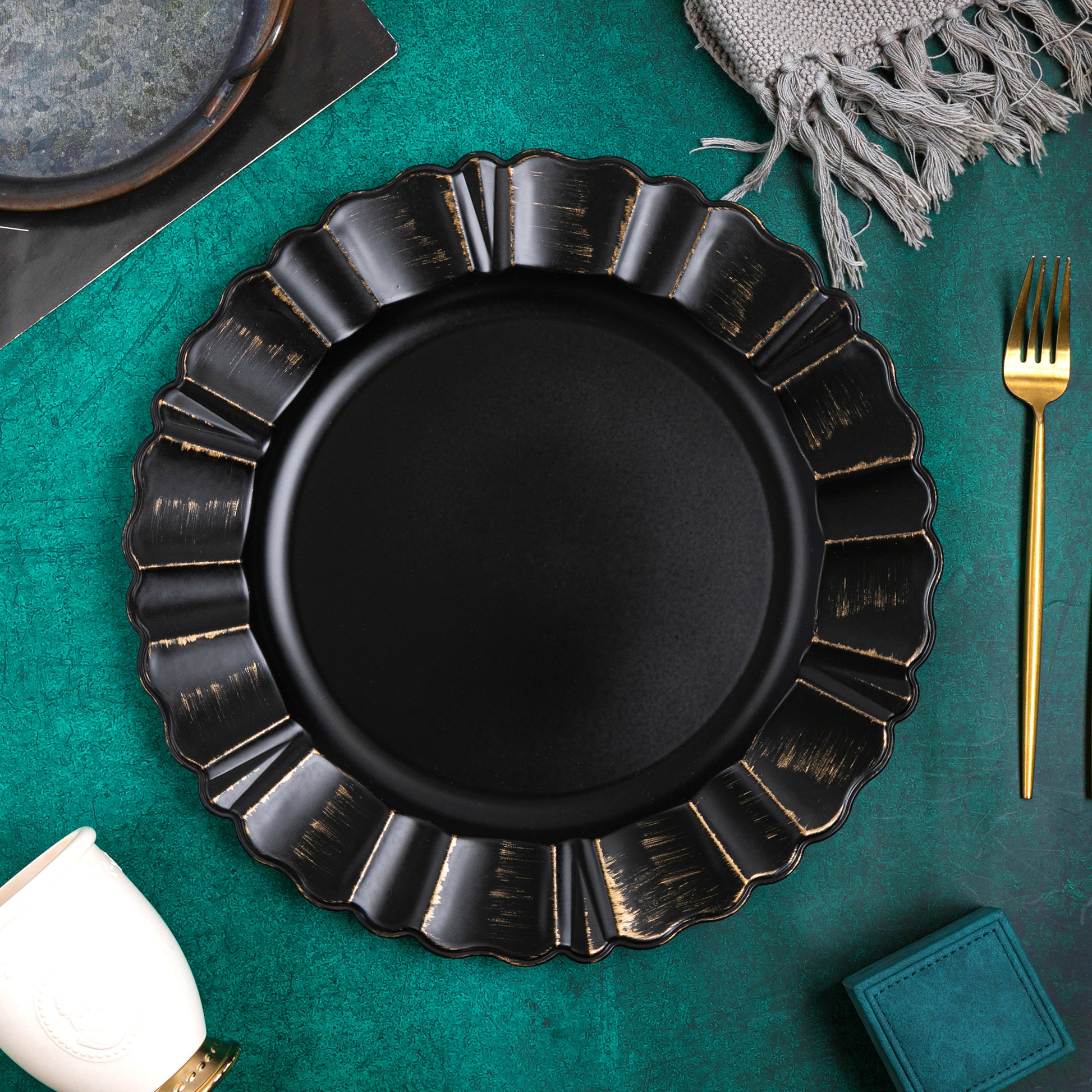 Waved Scalloped Acrylic 13" Charger Plate - Black & Gold