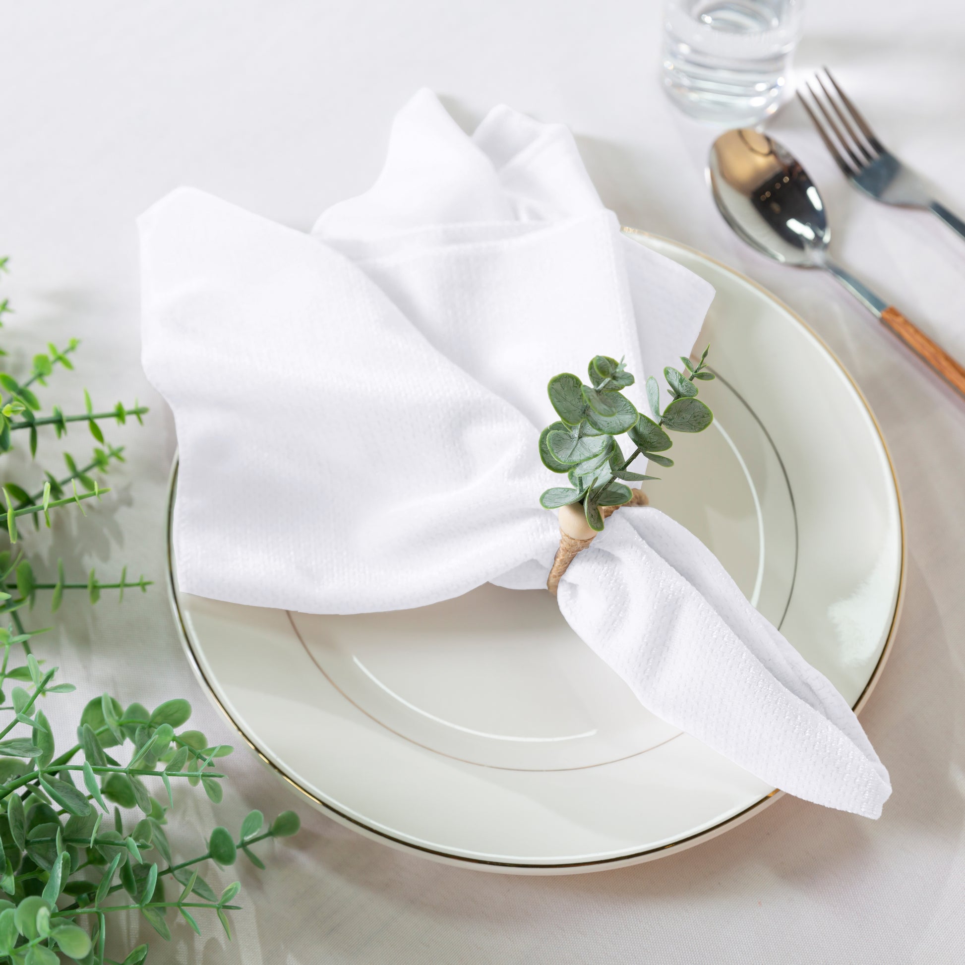 5 pcs/pk Glitter Velvet 20"x20" Linen Napkin White with a greenery napkin ring, white charger plate, a bundle of greenery and silverware