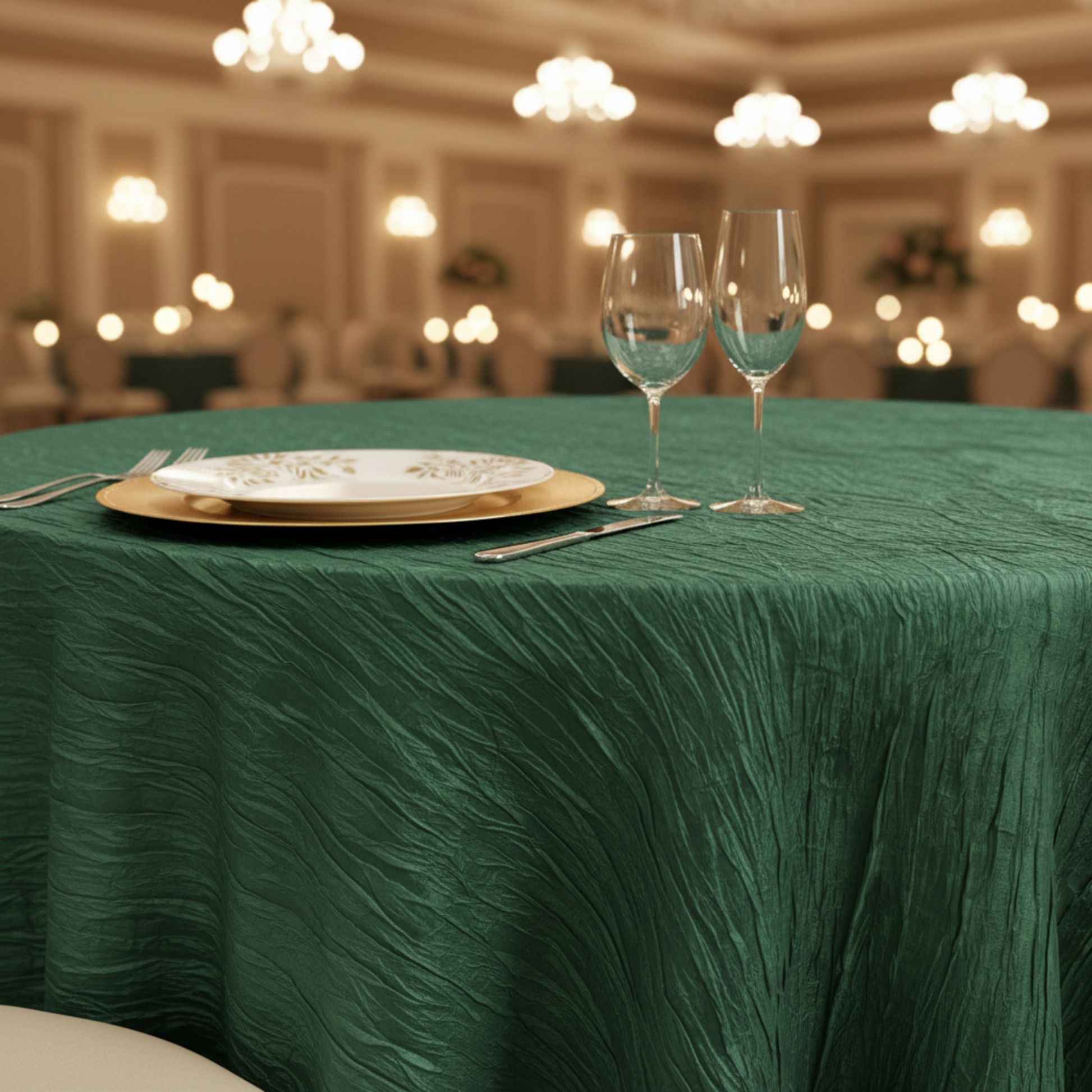 Close-Up Emerald green 120 round accordion crinkle taffeta tablecloth