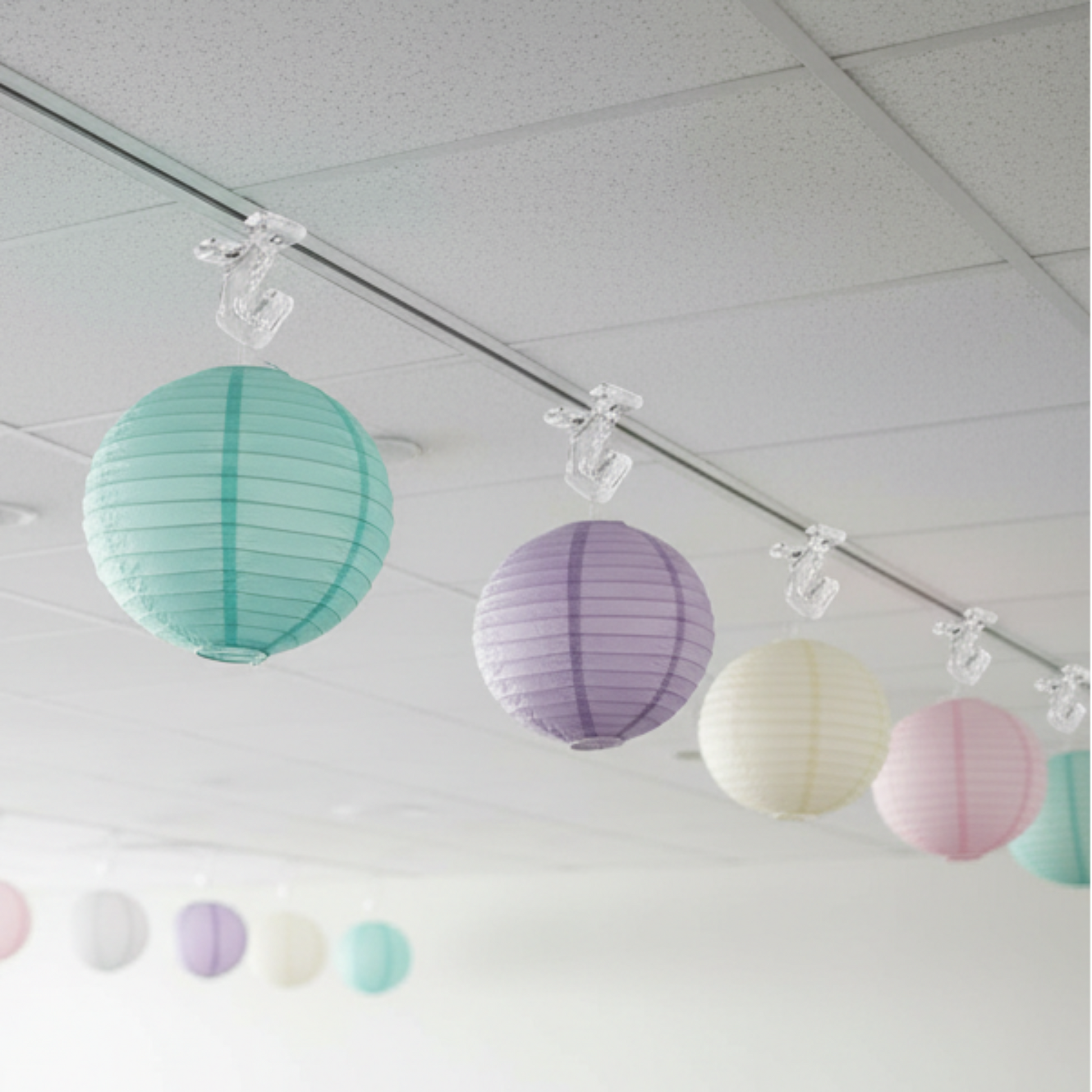 Indoor Event Hall – Multiple Ceiling Hooks